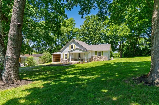 210 Westover Dr, Columbia, TN 38401