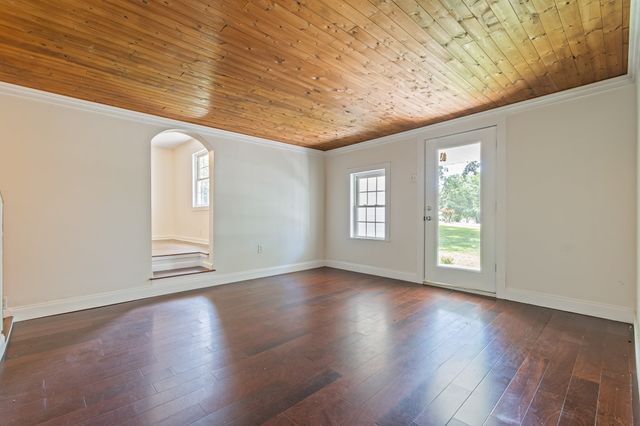 210 Westover Dr, Columbia, TN 38401