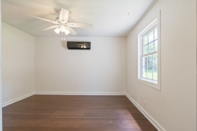 210 Westover Dr, Columbia, TN 38401
