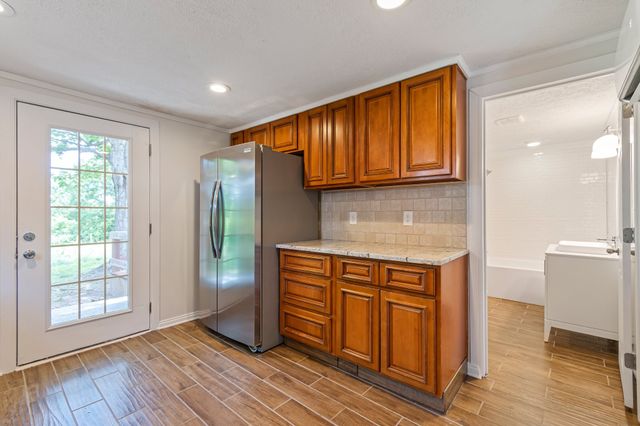 210 Westover Dr, Columbia, TN 38401