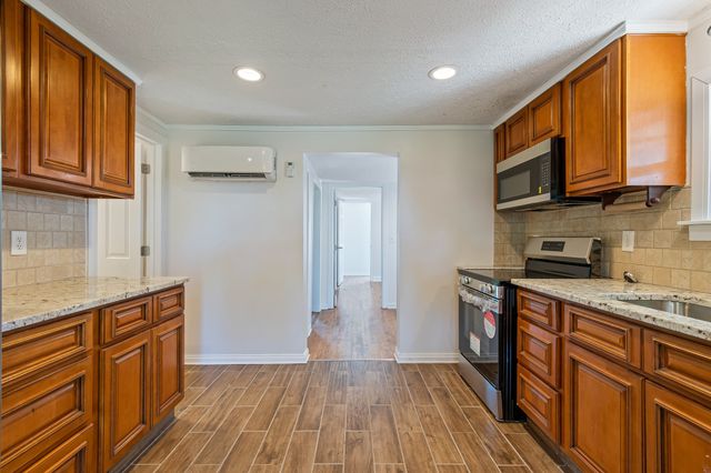 210 Westover Dr, Columbia, TN 38401