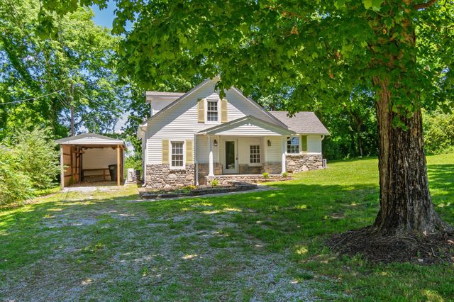 210 Westover Dr, Columbia, TN 38401