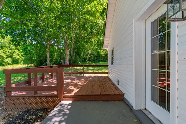 210 Westover Dr, Columbia, TN 38401