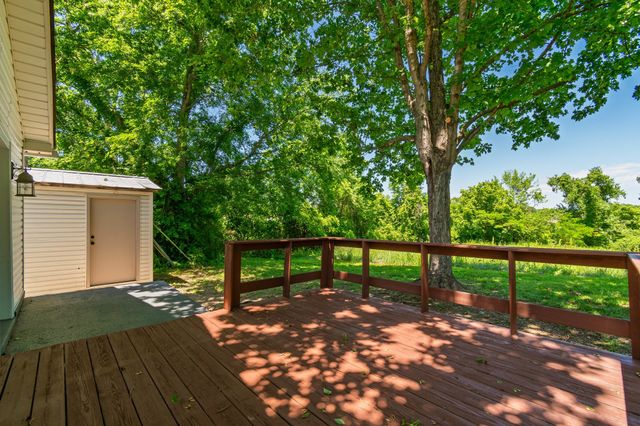 210 Westover Dr, Columbia, TN 38401
