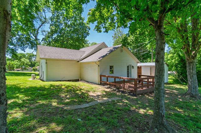 210 Westover Dr, Columbia, TN 38401
