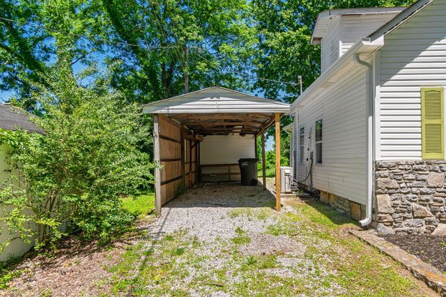 210 Westover Dr, Columbia, TN 38401