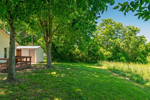 210 Westover Dr, Columbia, TN 38401