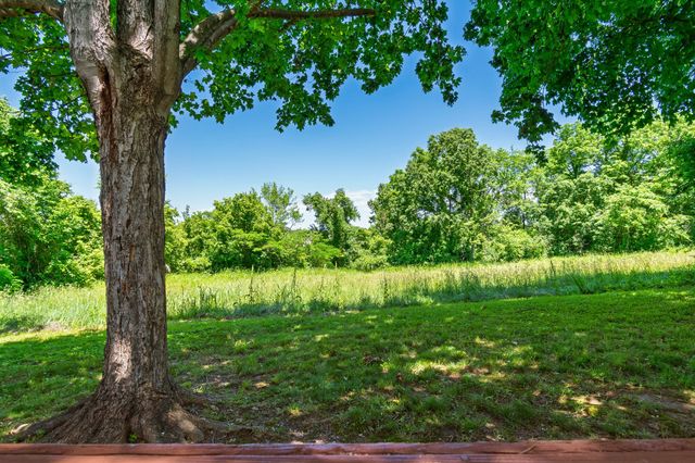 210 Westover Dr, Columbia, TN 38401