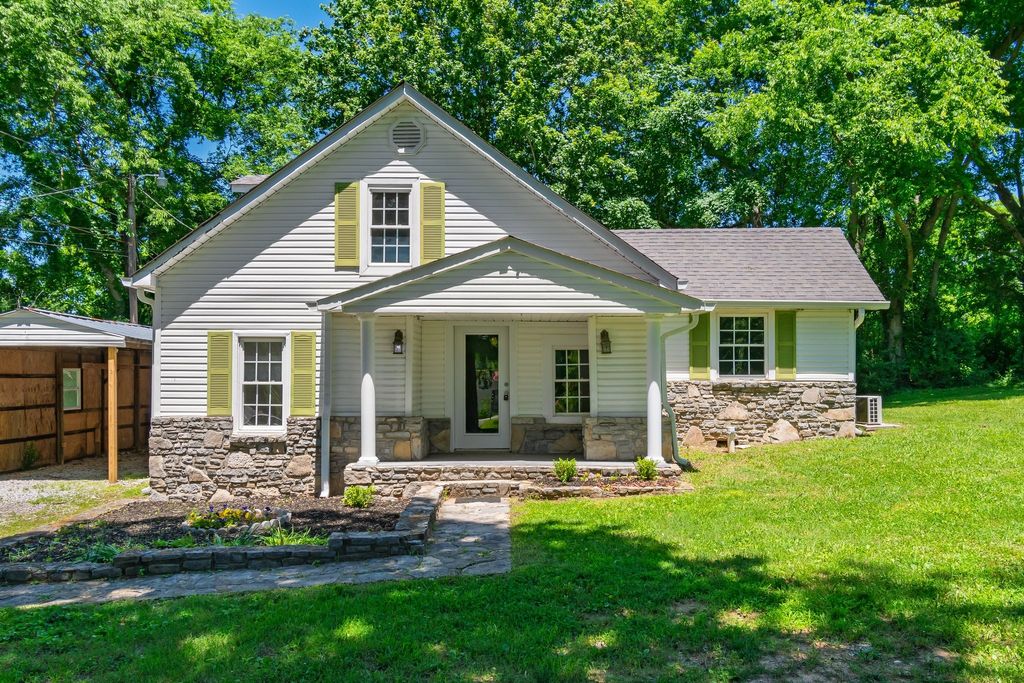 210 Westover Dr, Columbia, TN 38401