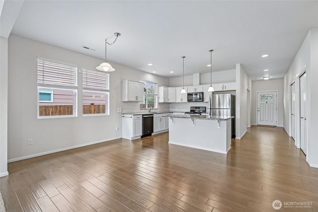 353 S 48th Place, Mount Vernon, WA 98274