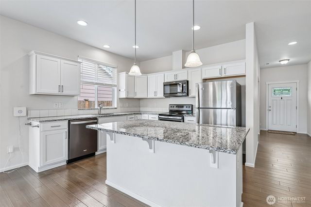 353 S 48th Place, Mount Vernon, WA 98274