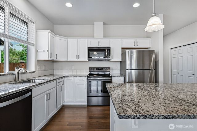 353 S 48th Place, Mount Vernon, WA 98274