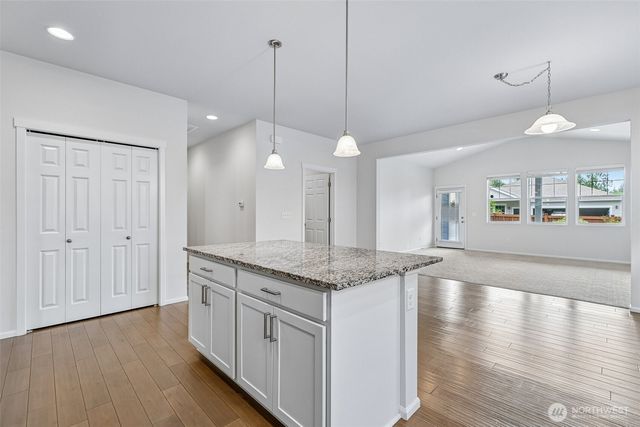 353 S 48th Place, Mount Vernon, WA 98274