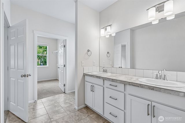 353 S 48th Place, Mount Vernon, WA 98274