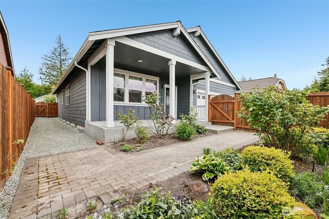353 S 48th Place, Mount Vernon, WA 98274