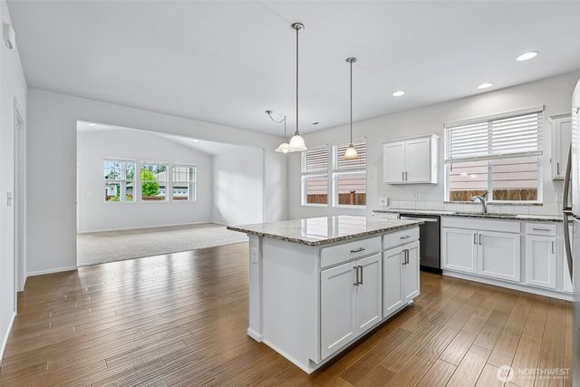 353 S 48th Place, Mount Vernon, WA 98274
