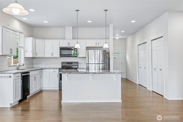 353 S 48th Place, Mount Vernon, WA 98274
