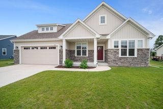 520 Meadow View DRIVE, Slinger, WI 53086