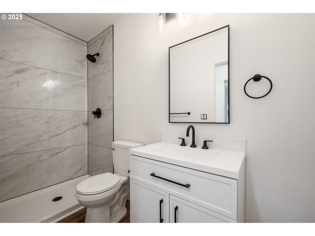 450 16TH Ave, Longview, WA 98632