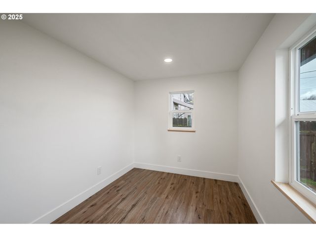 450 16TH Ave, Longview, WA 98632