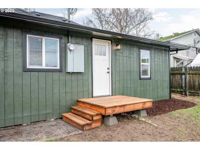 450 16TH Ave, Longview, WA 98632