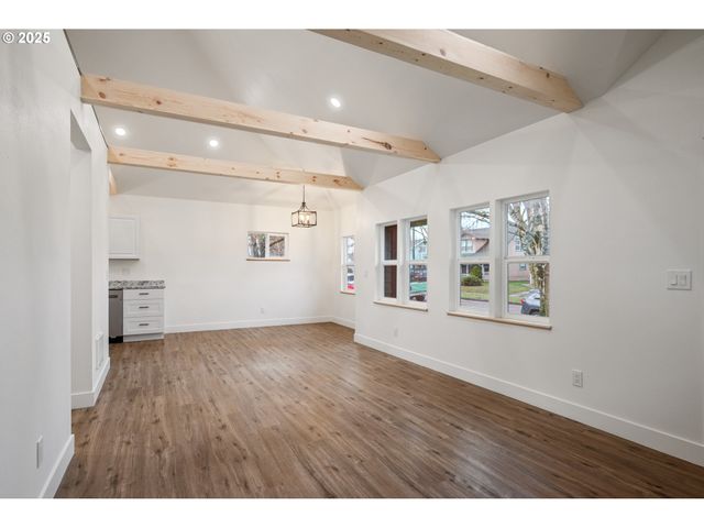 450 16TH Ave, Longview, WA 98632