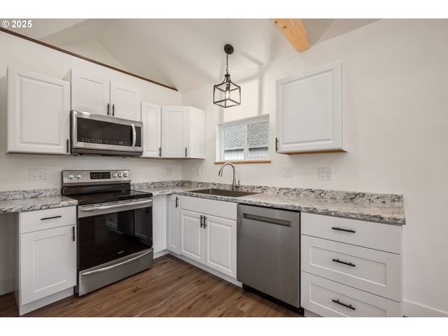 450 16TH Ave, Longview, WA 98632