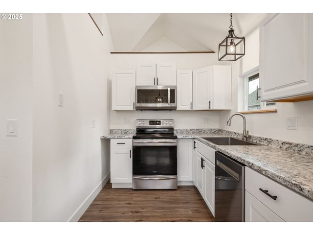 450 16TH Ave, Longview, WA 98632