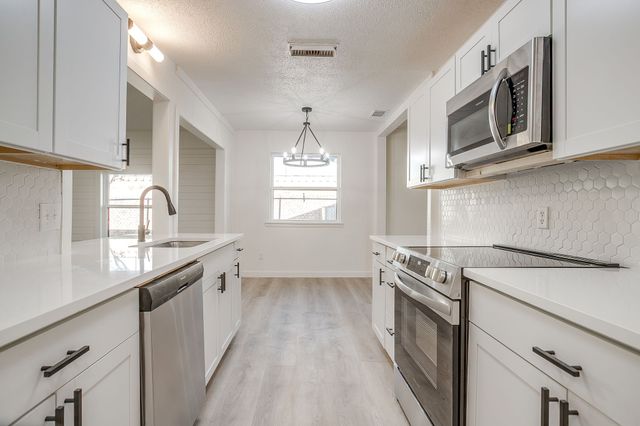 714 San Carlos Drive, Grand Prairie, TX 75051