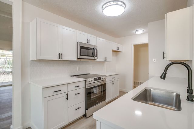 714 San Carlos Drive, Grand Prairie, TX 75051