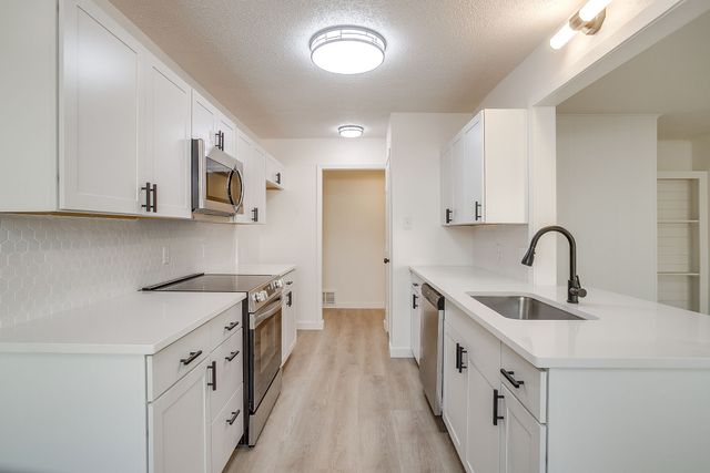 714 San Carlos Drive, Grand Prairie, TX 75051