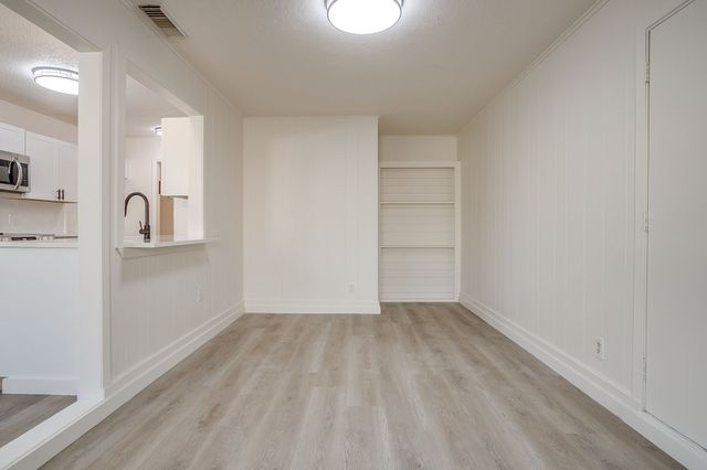 714 San Carlos Drive, Grand Prairie, TX 75051