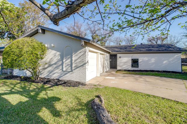 714 San Carlos Drive, Grand Prairie, TX 75051