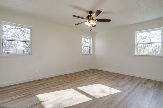 714 San Carlos Drive, Grand Prairie, TX 75051