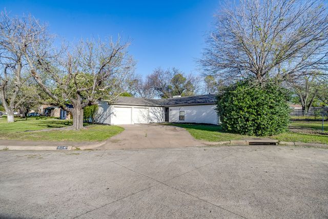 714 San Carlos Drive, Grand Prairie, TX 75051