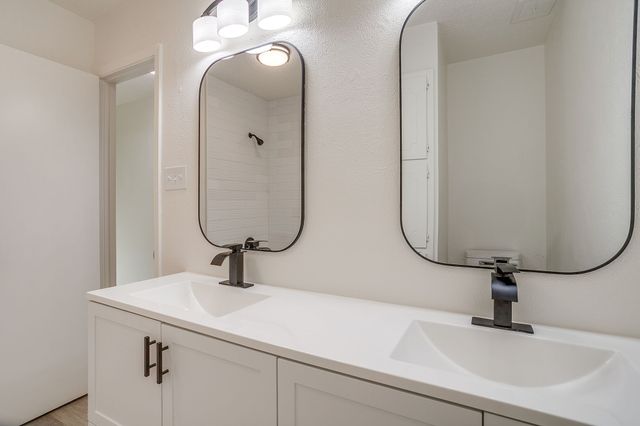 714 San Carlos Drive, Grand Prairie, TX 75051