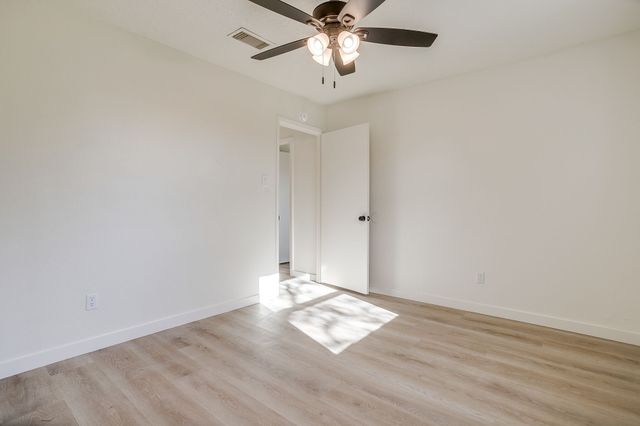 714 San Carlos Drive, Grand Prairie, TX 75051