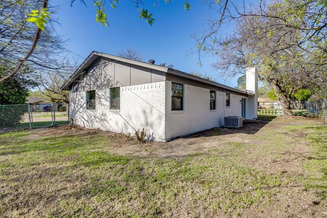 714 San Carlos Drive, Grand Prairie, TX 75051