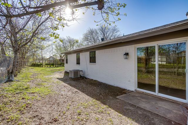 714 San Carlos Drive, Grand Prairie, TX 75051