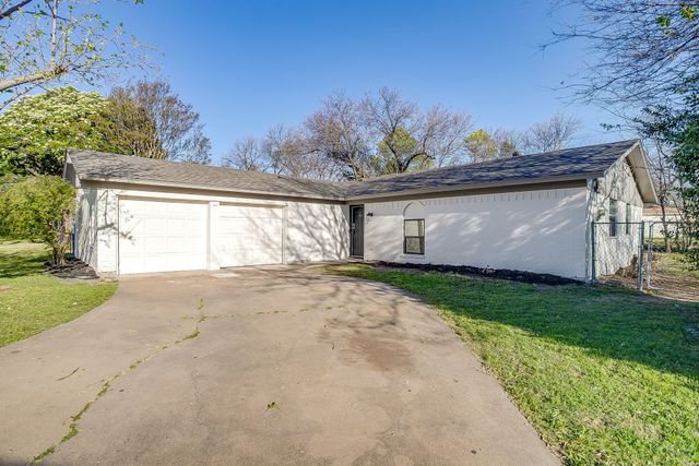 714 San Carlos Drive, Grand Prairie, TX 75051