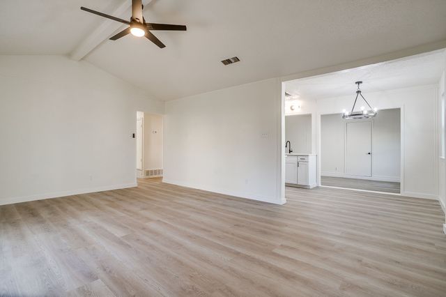 714 San Carlos Drive, Grand Prairie, TX 75051