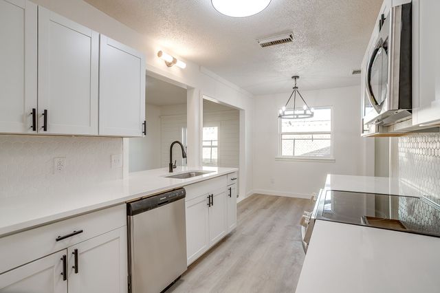 714 San Carlos Drive, Grand Prairie, TX 75051