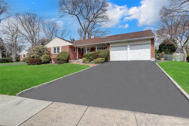 27 Cedar Street, Syosset, NY 11791