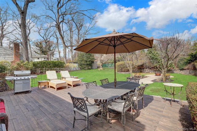 27 Cedar Street, Syosset, NY 11791