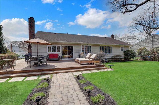 27 Cedar Street, Syosset, NY 11791