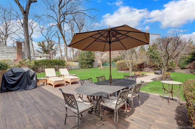27 Cedar Street, Syosset, NY 11791