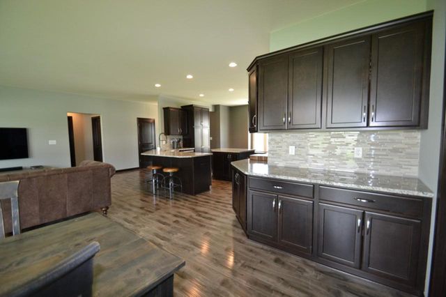 3558 Howell Oaks DRIVE, Waukesha, WI 53188