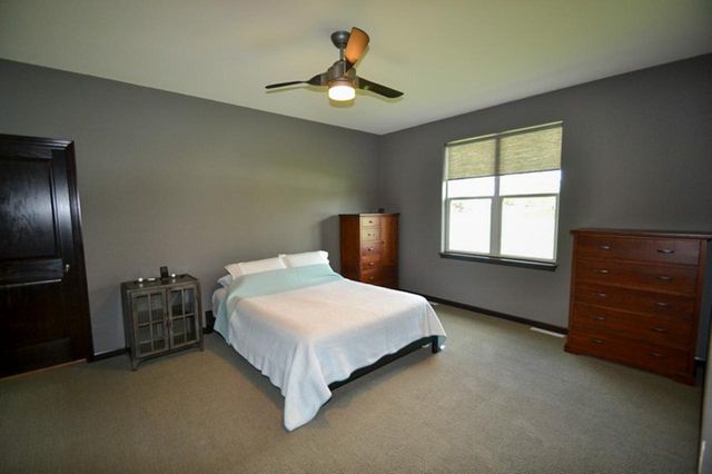 3558 Howell Oaks DRIVE, Waukesha, WI 53188