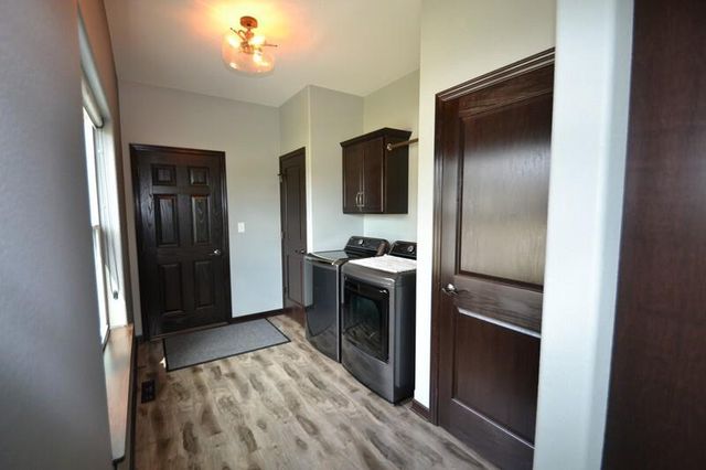 3558 Howell Oaks DRIVE, Waukesha, WI 53188