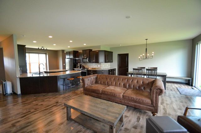 3558 Howell Oaks DRIVE, Waukesha, WI 53188